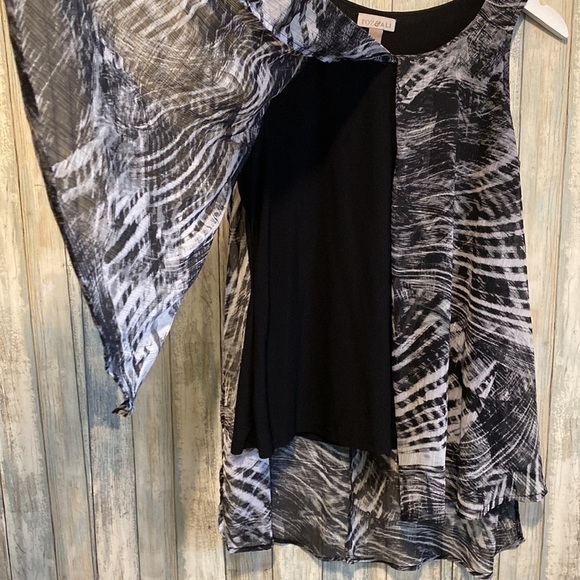 Roz & Ali Black & Silver Sleeveless Hi-Lo Blouse | Size medium - Picture 3 of 9